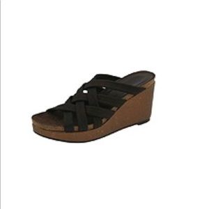 Donald J Pliner Bobijo elastic wedge sandal 6.5M